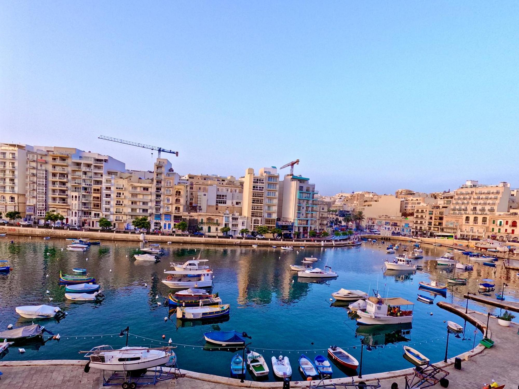 Modern Apartment In St Julian'S Malta, With Breathtaking Views Of Spinola Bay Saint Julian's Exterior photo